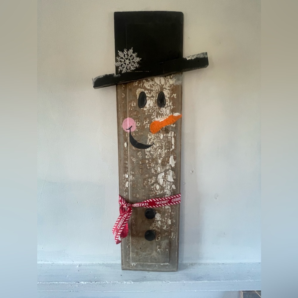 Tall leaning Snowman